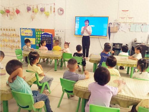 阳春镇踏水桥幼儿园小班组开展 美味西瓜 清凉一夏 主题活动